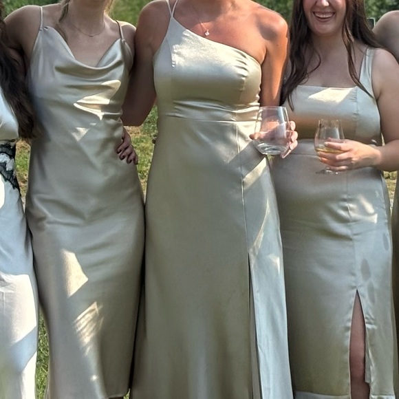 KENSIE DRESS
BIRDY GREY
SHINY SATIN NEUTRAL CHAMPAGNE - Picture 4 of 6